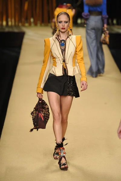 Look 19